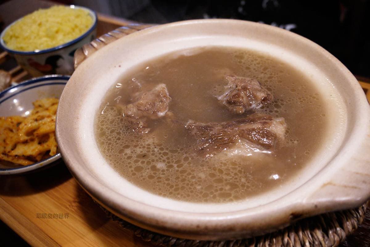 1秒到星馬!台北道地南洋肉骨茶超搭羅漢果汁,唰嘴「南乳五花肉」也必點 1秒到星馬!台北道地南洋肉骨茶超搭羅漢果汁,唰嘴「南乳五花肉」也必點