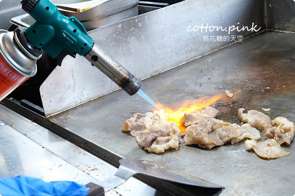 大胃王快衝台中!巨無霸丼飯30分內挑戰成功只要1元,滿滿炙燒豚肉堆成山超過癮 大胃王快衝台中!巨無霸丼飯30分內挑戰成功只要1元,滿滿炙燒豚肉堆成山超過癮
