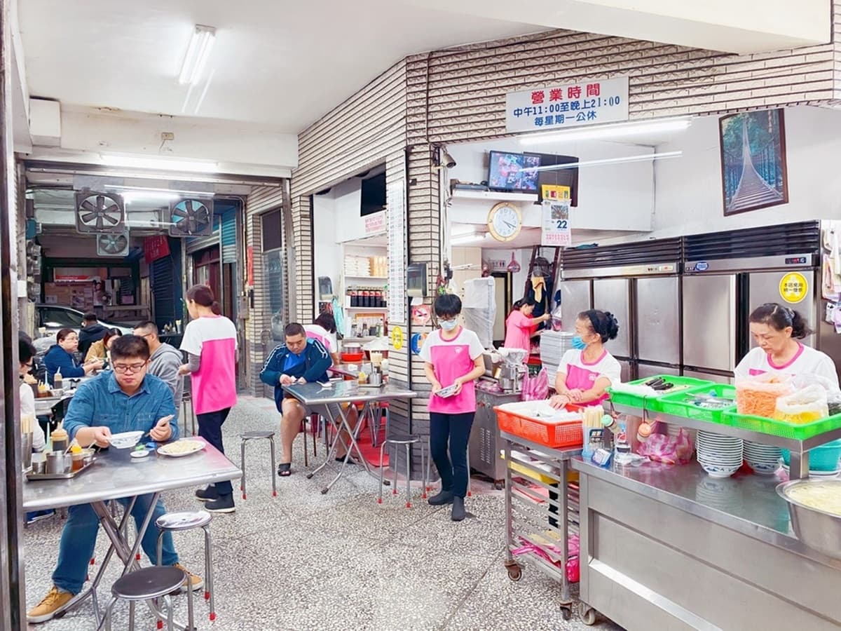 在地人超愛!老店水餃口感像鮪魚蛋餅,澎派酸辣湯1碗夠3個人喝 在地人超愛!老店水餃口感像鮪魚蛋餅,澎派酸辣湯1碗夠3個人喝
