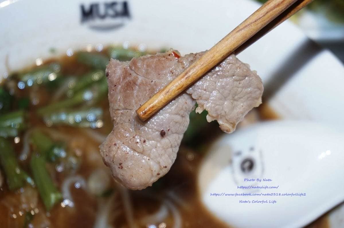 獨特「黑湯」免費續!台南道地泰式船麵隨你加九層塔、豆芽菜,配海鮮酥炸空心菜超對味 獨特「黑湯」免費續!台南道地泰式船麵隨你加九層塔、豆芽菜,配海鮮酥炸空心菜超對味