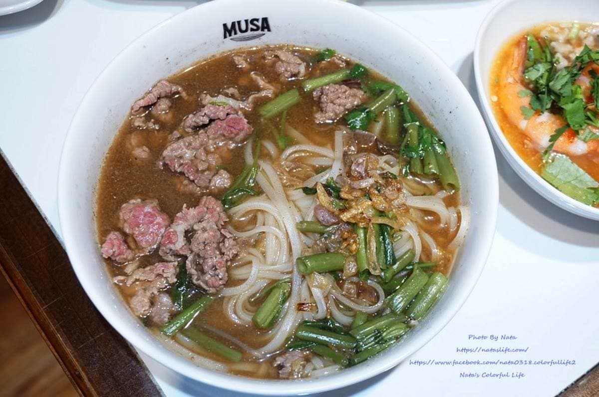 獨特「黑湯」免費續!台南道地泰式船麵隨你加九層塔、豆芽菜,配海鮮酥炸空心菜超對味 獨特「黑湯」免費續!台南道地泰式船麵隨你加九層塔、豆芽菜,配海鮮酥炸空心菜超對味
