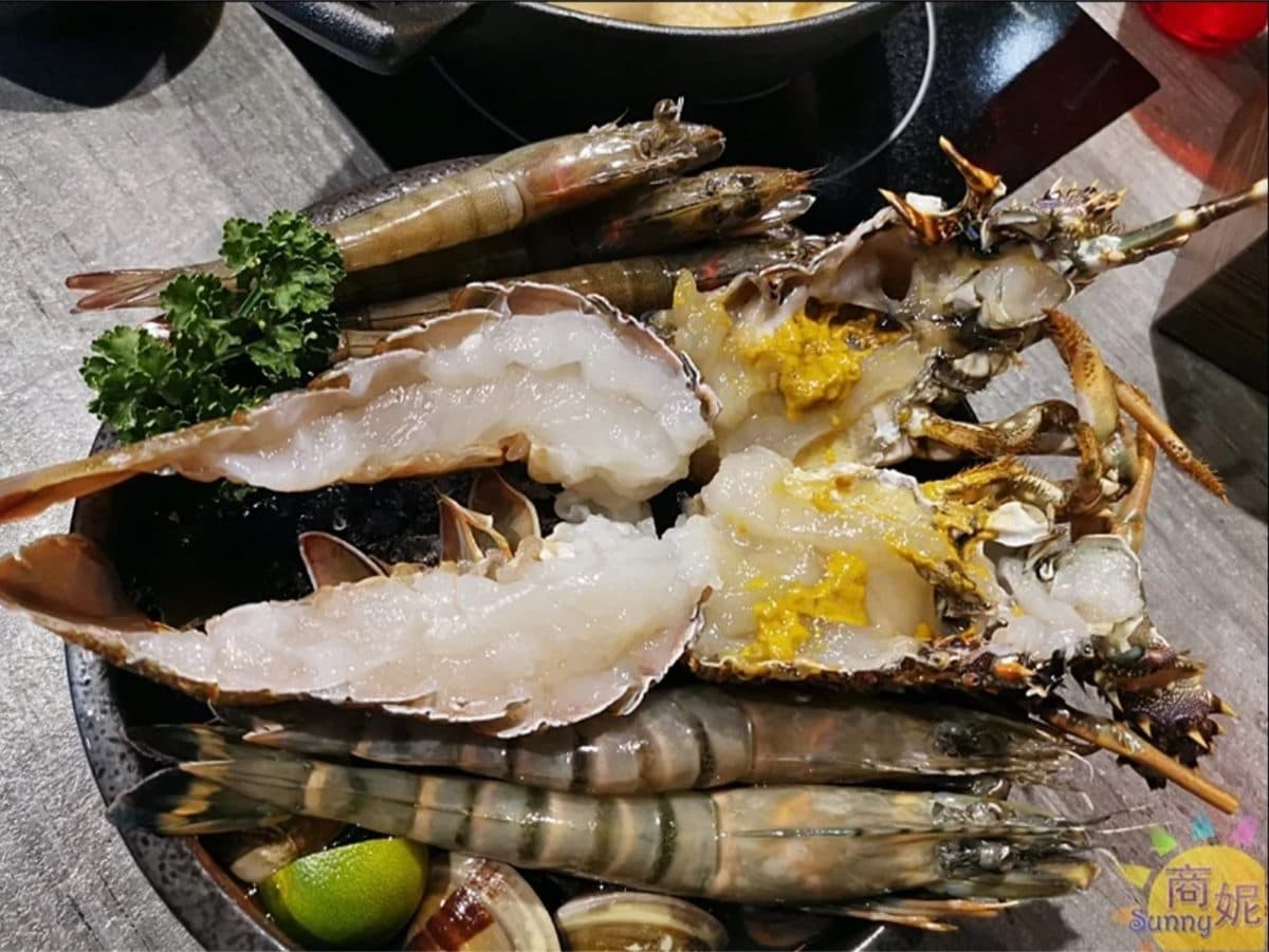 【新開店】海鮮控衝了!台中高CP值火鍋獨享龍蝦最低只要599元,隱藏版套餐有20隻蝦子 【新開店】海鮮控衝了!台中高CP值火鍋獨享龍蝦最低只要599元,隱藏版套餐有20隻蝦子