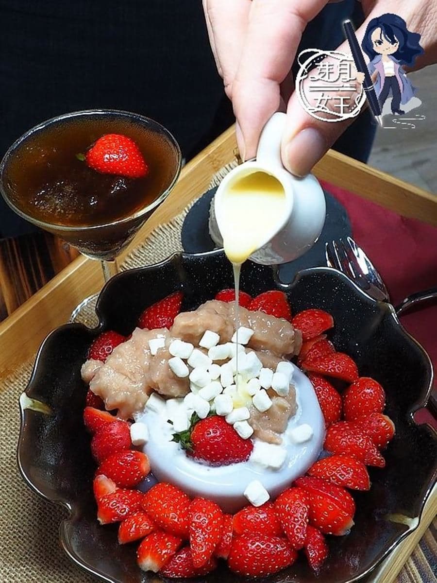 老闆下重本!中壢超夯寒天豆花連糖水都自己炒,先嘗隱藏版「浮誇芋香草莓」 老闆下重本!中壢超夯寒天豆花連糖水都自己炒,先嘗隱藏版「浮誇芋香草莓」