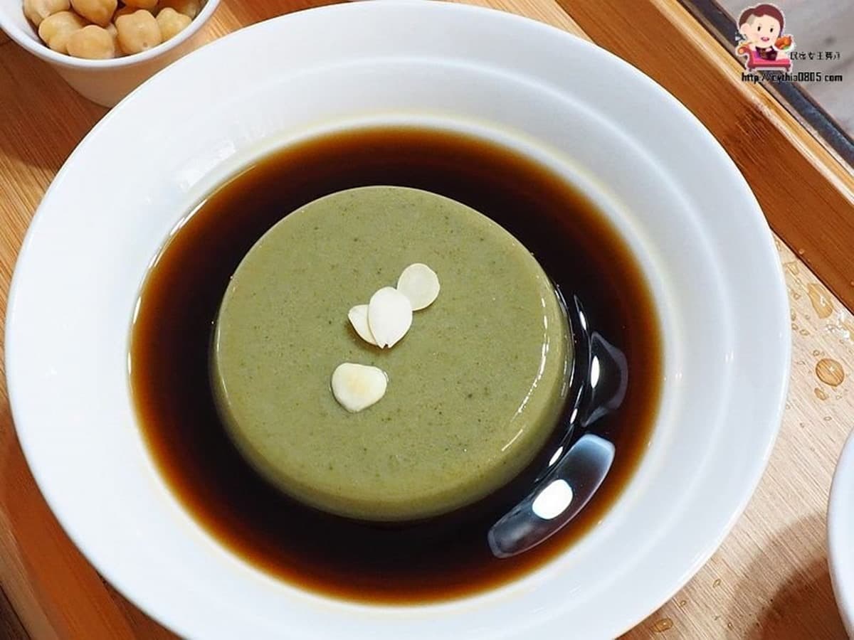 老闆下重本!中壢超夯寒天豆花連糖水都自己炒,先嘗隱藏版「浮誇芋香草莓」 老闆下重本!中壢超夯寒天豆花連糖水都自己炒,先嘗隱藏版「浮誇芋香草莓」