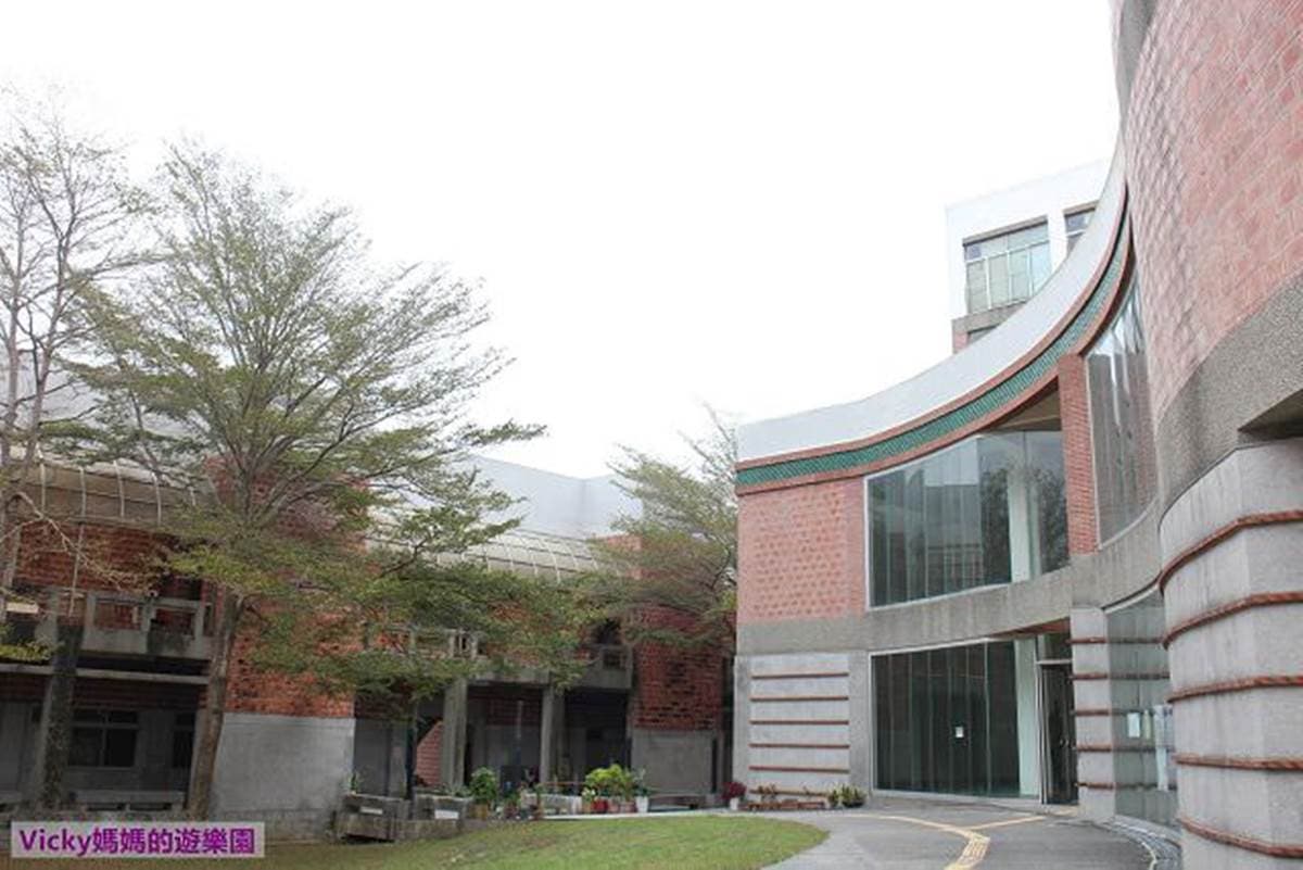 不只有菱角!台南官田親子遊4打卡點:百年大綠傘、無邊際景觀池、「菱香舟影」奇景 不只有菱角!台南官田親子遊4打卡點:百年大綠傘、無邊際景觀池、「菱香舟影」奇景