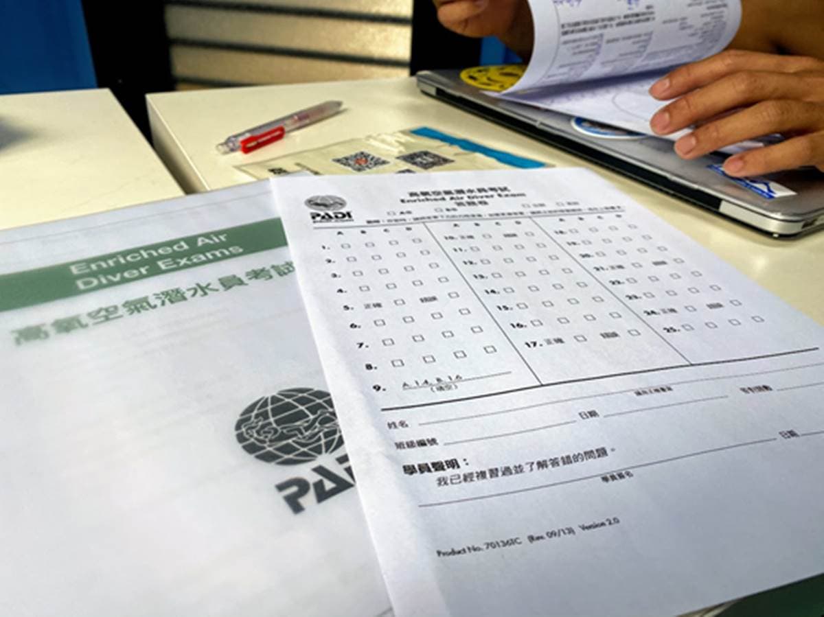 徜徉海底世界!小琉球考「進階潛水證照」全攻略,還能到美人洞、破沈船拍美照 徜徉海底世界!小琉球考「進階潛水證照」全攻略,還能到美人洞、破沈船拍美照