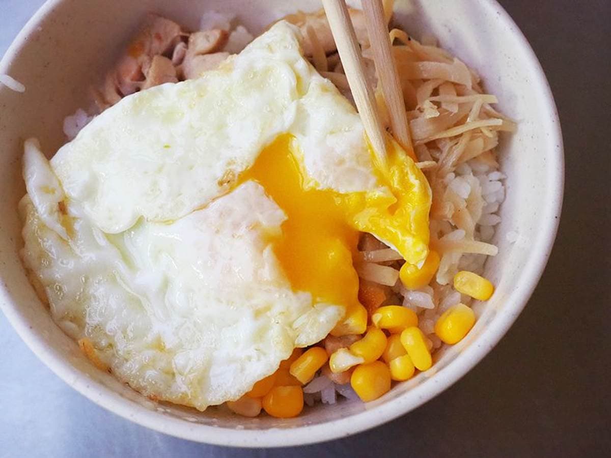 在地人帶路才吃得到!桃園5家無招牌美食:整隻蝦蒸餃、鐵皮屋烤香腸、私房熱炒店 在地人帶路才吃得到!桃園5家無招牌美食:整隻蝦蒸餃、鐵皮屋烤香腸、私房熱炒店