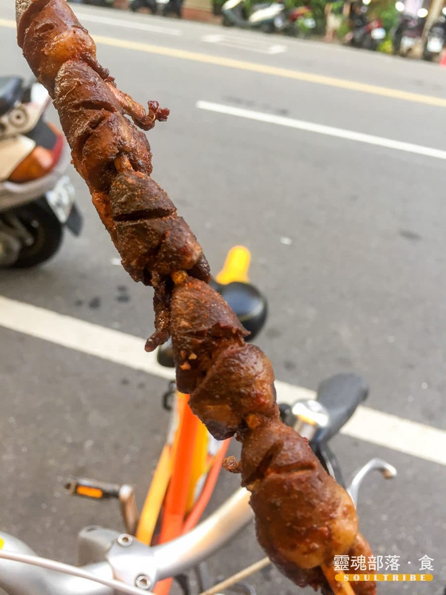 冷掉也好吃!肉感十足「鹽酥雞」先炸再烤超唰嘴,撒滿特製香料豆干也必點 冷掉也好吃!肉感十足「鹽酥雞」先炸再烤超唰嘴,撒滿特製香料豆干也必點