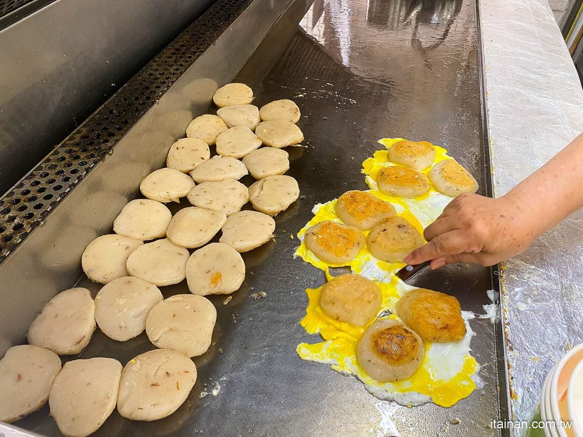 在地人都在排!台南5家超人氣早餐:爆料蔥餅、發財車粉漿蛋餅、35年煎粿仔 在地人都在排!台南5家超人氣早餐:爆料蔥餅、發財車粉漿蛋餅、35年煎粿仔