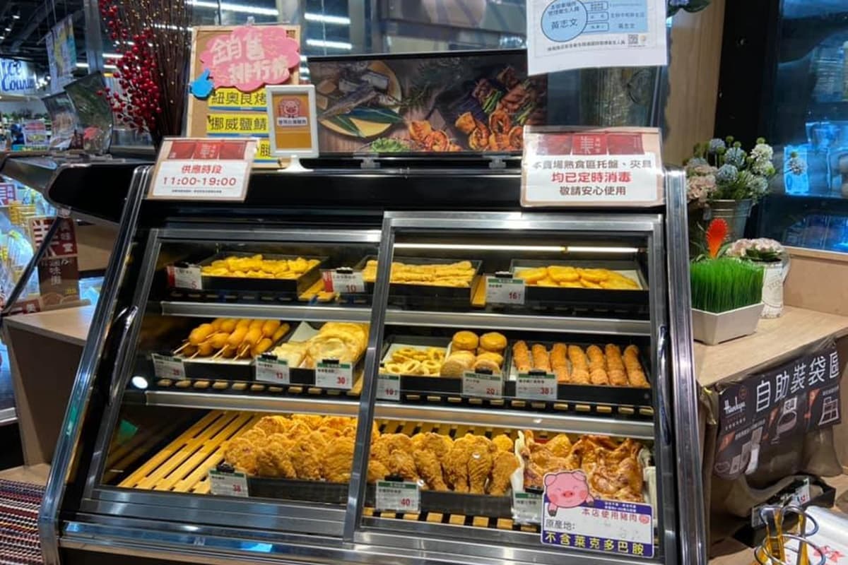 全台23間門市限定!超邪惡「炸物櫃」15種美食一次擁有,網稱:根本日本便利店 全台23間門市限定!超邪惡「炸物櫃」15種美食一次擁有,網稱:根本日本便利店