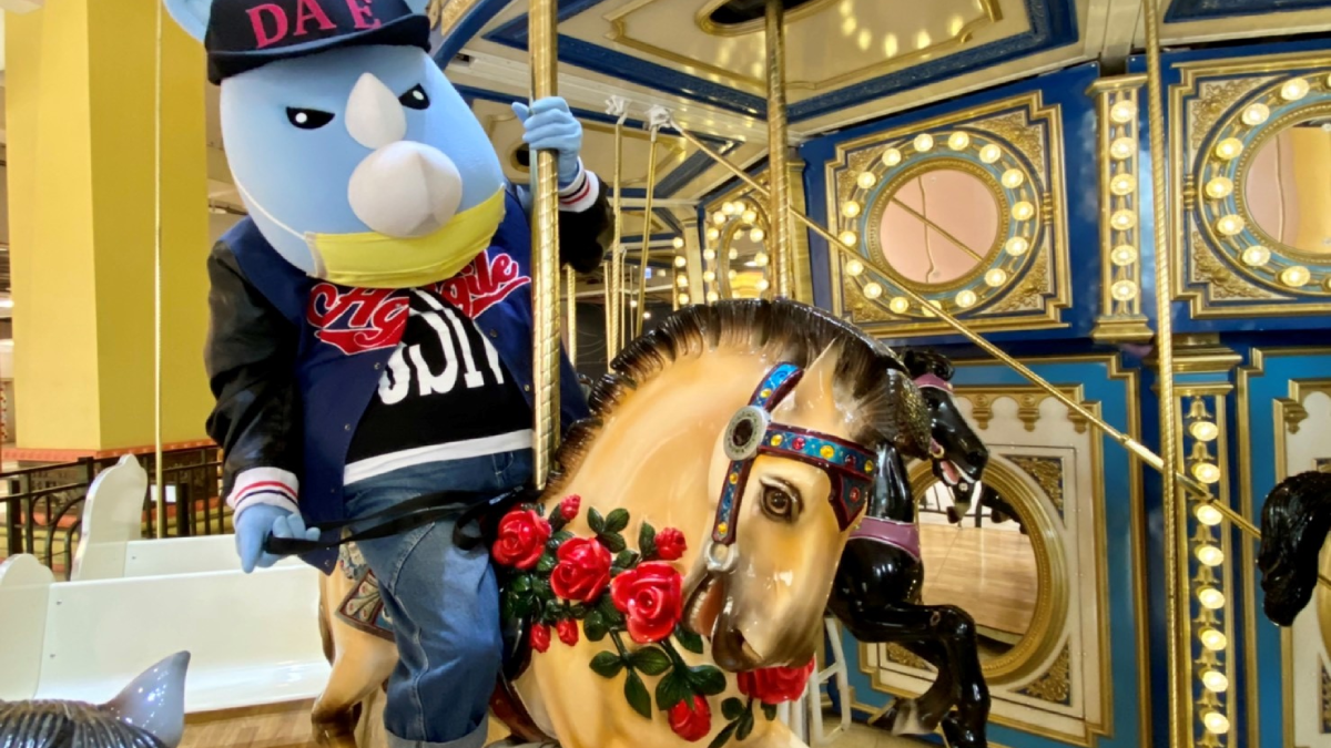 小朋友99元玩義大遊樂世界 有機會和吉祥物一起搭旋轉馬車