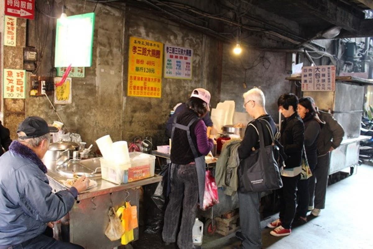 在地人都在排!基隆50年「天然」大腸圈脆口有彈性,人氣豬肺晚來吃不到 在地人都在排!基隆50年「天然」大腸圈脆口有彈性,人氣豬肺晚來吃不到