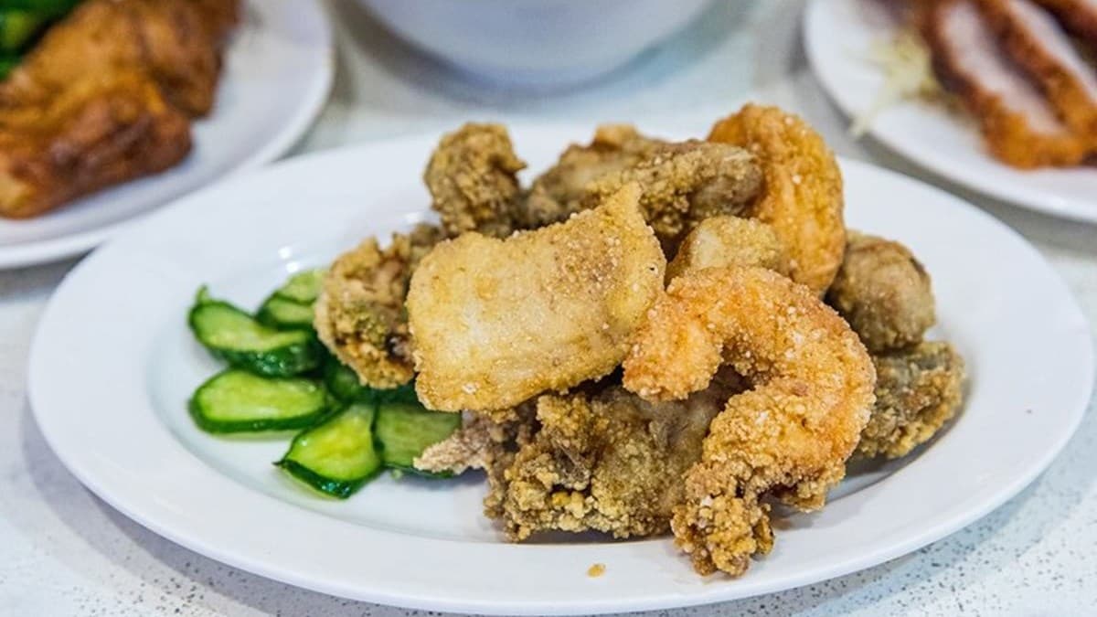華西街夜市必吃!50年「香菇肉粥配炸物」老饕讚台北前3,炸蚵仔大顆又鮮甜 華西街夜市必吃!50年「香菇肉粥配炸物」老饕讚台北前3,炸蚵仔大顆又鮮甜