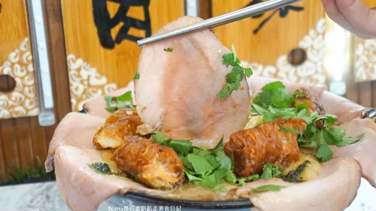 新北超有哏麵線!「極豚燒肉」鋪滿10片叉燒、溫泉蛋,隱藏版想吃要預約 新北超有哏麵線!「極豚燒肉」鋪滿10片叉燒、溫泉蛋,隱藏版想吃要預約