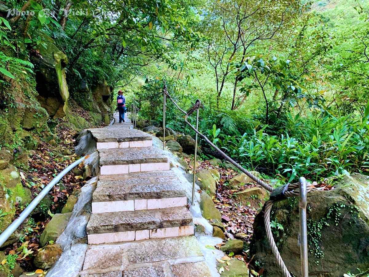 汐止祕境重現!30分鐘親溪步道可賞瀑布、觀山景,還能打卡美拍5層樓高聳岩壁 汐止祕境重現!30分鐘親溪步道可賞瀑布、觀山景,還能打卡美拍5層樓高聳岩壁