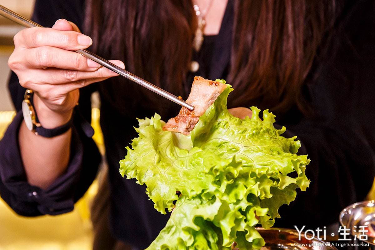 限時3天送肉盤!花蓮韓式烤肉全程專人代烤,牽絲炒年糕、「小山」豬骨湯也必點 限時3天送肉盤!花蓮韓式烤肉全程專人代烤,牽絲炒年糕、「小山」豬骨湯也必點