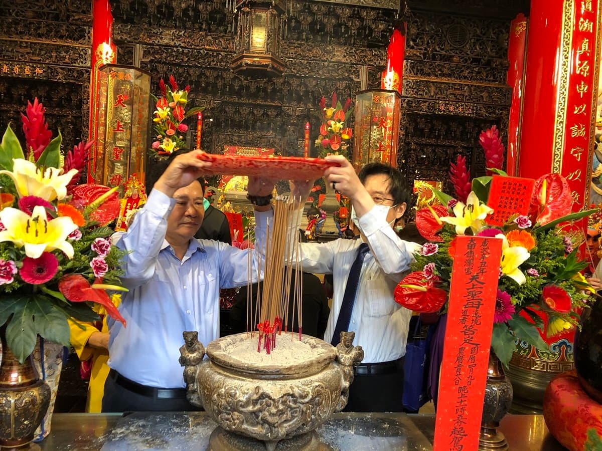 過香爐更保庇!鎮瀾宮推出「金版媽祖紀念」支付卡,準備這時開搶 過香爐更保庇!鎮瀾宮推出「金版媽祖紀念」支付卡,準備這時開搶