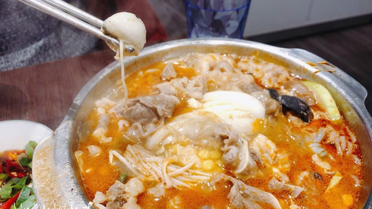 【新開店】平價小火鍋泡菜、冰品吃到飽!必點大分量「肉肉山」,還能嘗到彩蛋「芝麻小湯圓」 【新開店】平價小火鍋泡菜、冰品吃到飽!必點大分量「肉肉山」,還能嘗到彩蛋「芝麻小湯圓」