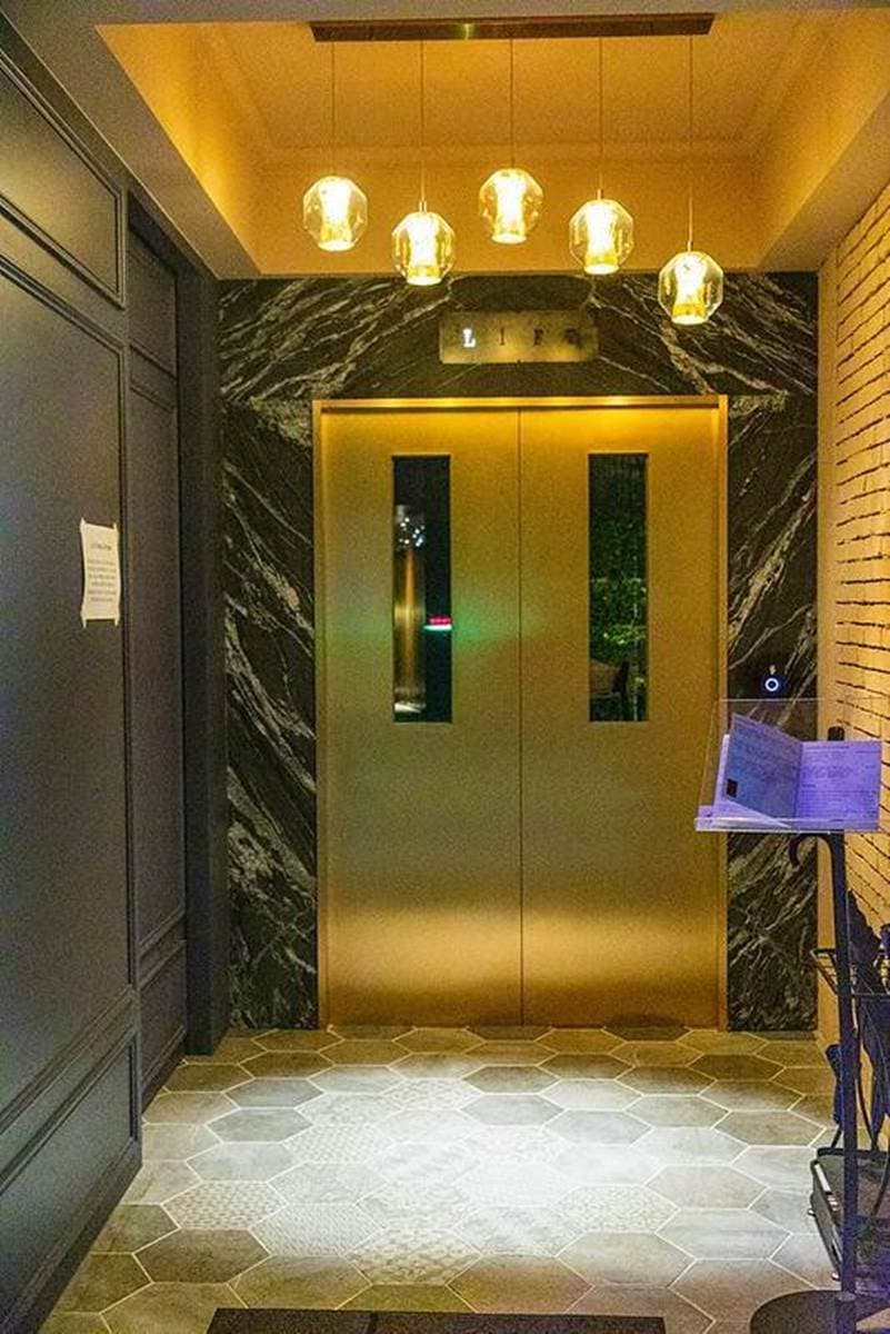 神祕餐酒館入口有玄機!必吃「無花果醬鴨胸」像朵花,「巷販擔擔麵」調酒竟然加肉乾 神祕餐酒館入口有玄機!必吃「無花果醬鴨胸」像朵花,「巷販擔擔麵」調酒竟然加肉乾