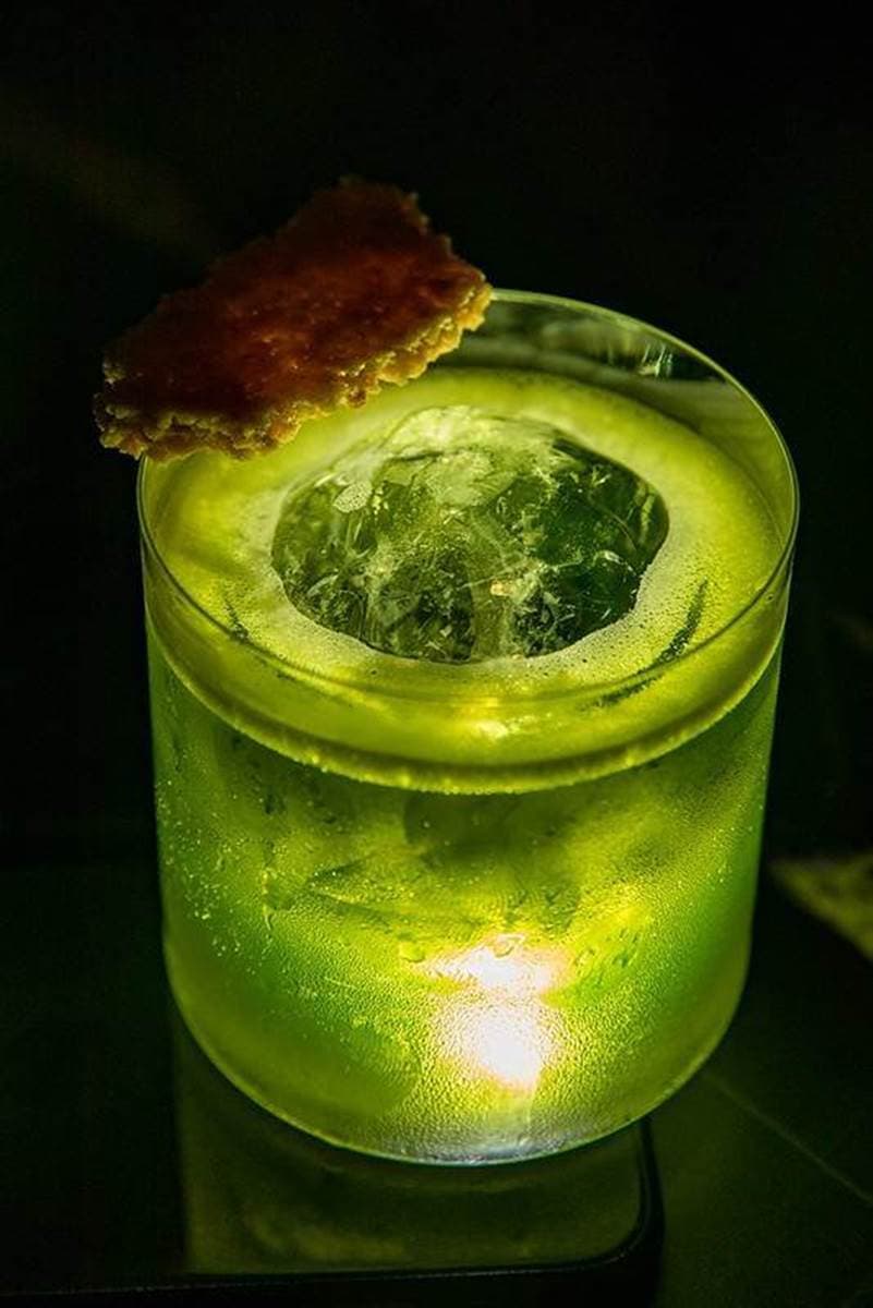 神祕餐酒館入口有玄機!必吃「無花果醬鴨胸」像朵花,「巷販擔擔麵」調酒竟然加肉乾 神祕餐酒館入口有玄機!必吃「無花果醬鴨胸」像朵花,「巷販擔擔麵」調酒竟然加肉乾