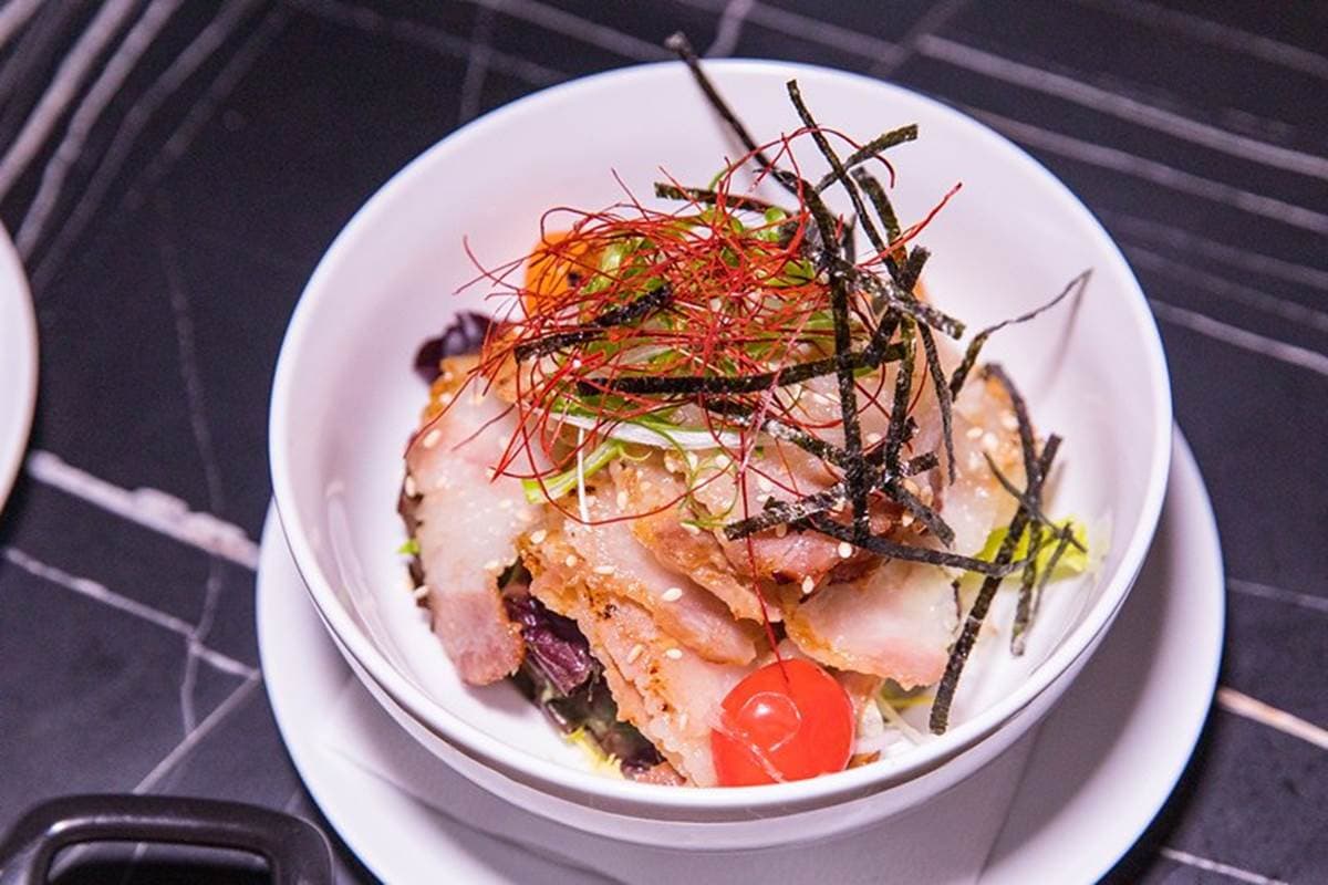 神祕餐酒館入口有玄機!必吃「無花果醬鴨胸」像朵花,「巷販擔擔麵」調酒竟然加肉乾 神祕餐酒館入口有玄機!必吃「無花果醬鴨胸」像朵花,「巷販擔擔麵」調酒竟然加肉乾