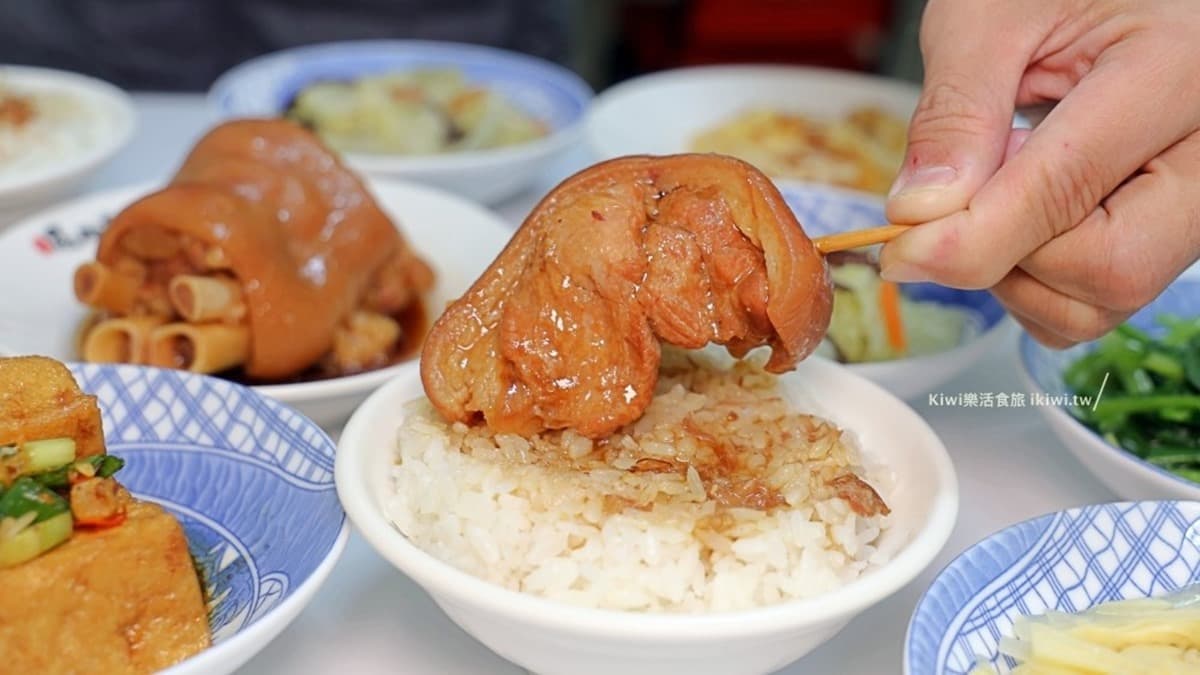 在地人很愛!彰化人氣店祕滷爌肉超軟嫩,週一還有「滿滿排骨」免費大補湯