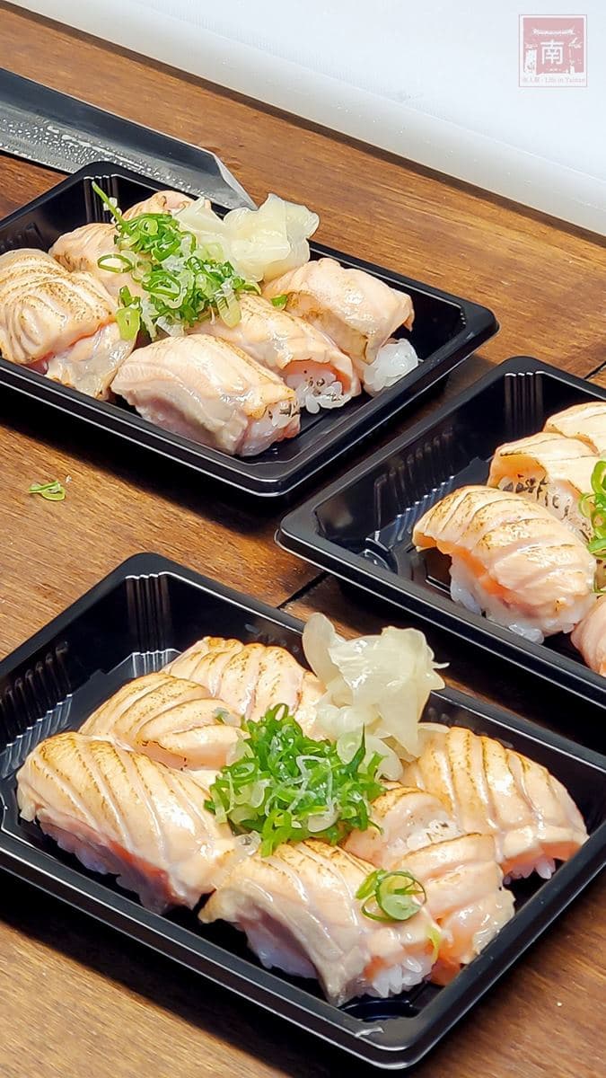 6貫只要100元!台南高CP值握壽司現點現切,焦香炙燒鮭魚想吃先排隊 6貫只要100元!台南高CP值握壽司現點現切,焦香炙燒鮭魚想吃先排隊