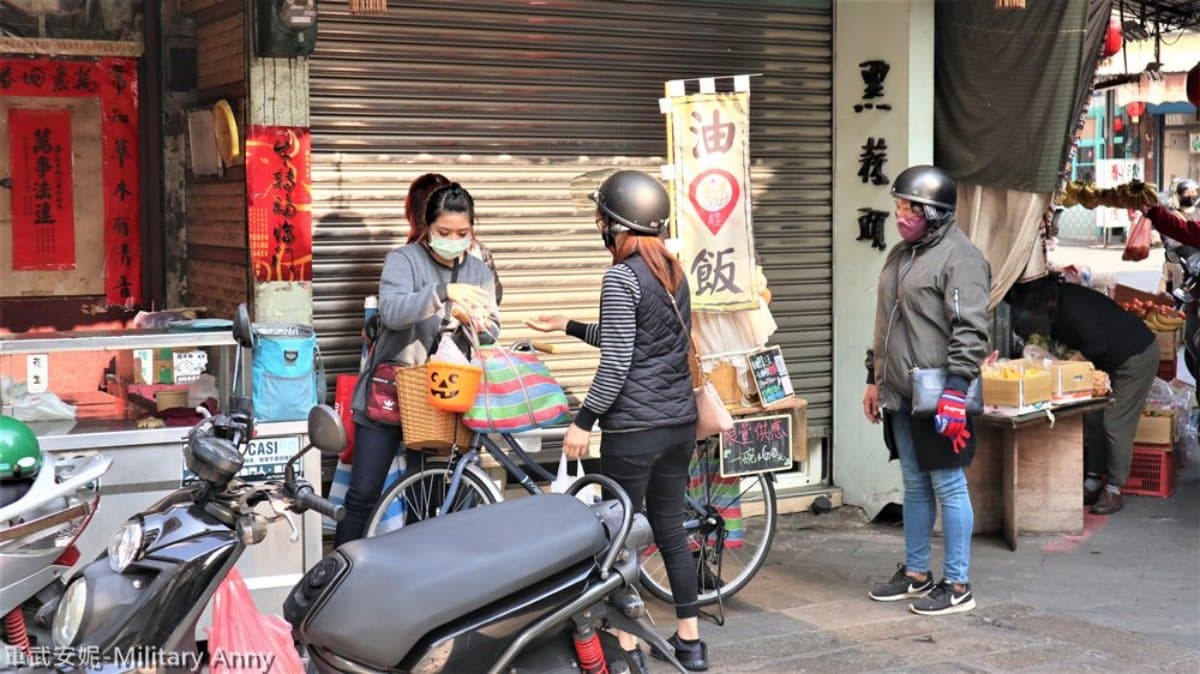 冷掉也好吃!古早味「腳踏車油飯」一週只賣3天還限量,Q香糯米加特製醬一吃停不下 冷掉也好吃!古早味「腳踏車油飯」一週只賣3天還限量,Q香糯米加特製醬一吃停不下