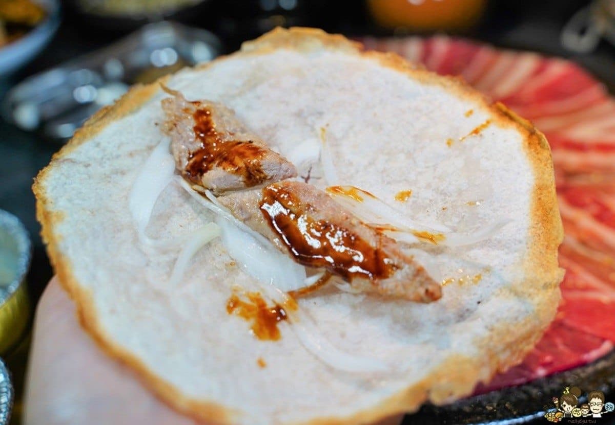 貨櫃屋裡吃燒肉!必點巧克力和牛板腱、醬燒骰子牛,「烤鴨雙饗」搭特製甜麵醬超唰嘴 貨櫃屋裡吃燒肉!必點巧克力和牛板腱、醬燒骰子牛,「烤鴨雙饗」搭特製甜麵醬超唰嘴