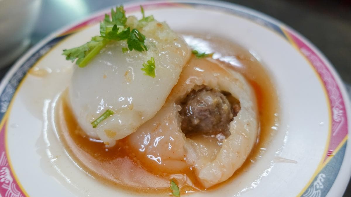 20年市場老味道!士林清蒸肉圓手工現做Q彈鮮嫩,1顆20元再配四神湯更對味 20年市場老味道!士林清蒸肉圓手工現做Q彈鮮嫩,1顆20元再配四神湯更對味