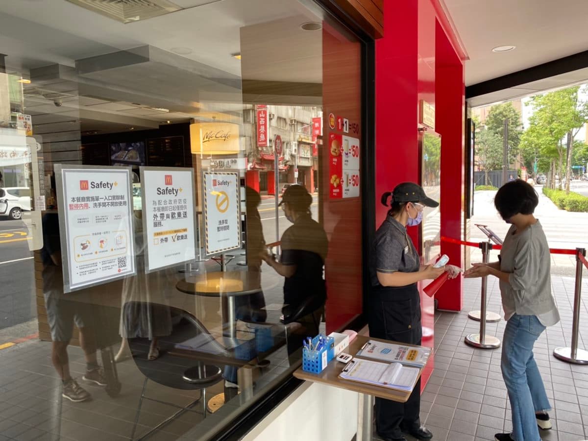 聯手抗疫!2大速食麥當勞、頂呱呱宣布雙北全面暫停「內用、洗手間」服務 聯手抗疫!2大速食麥當勞、頂呱呱宣布雙北全面暫停「內用、洗手間」服務