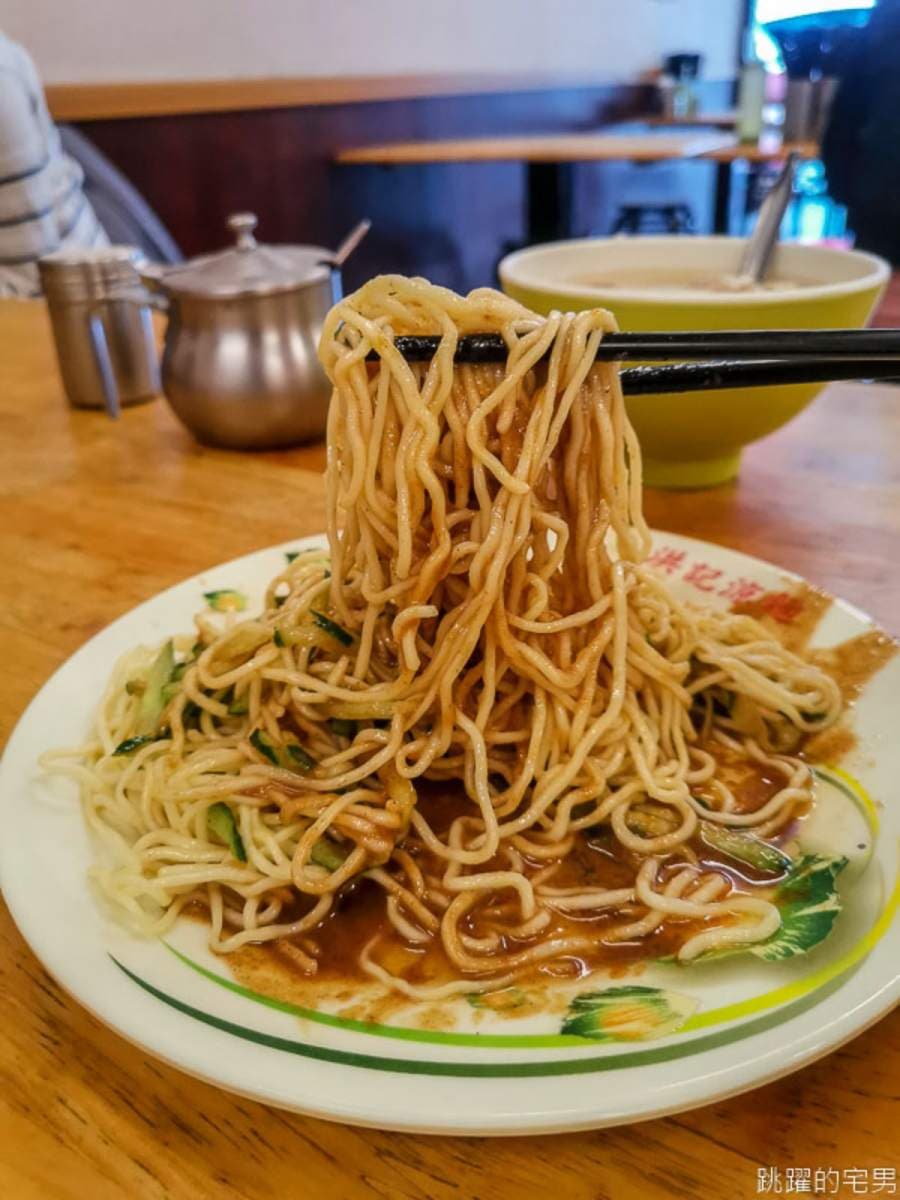 夏天吃最開胃!超人氣涼麵「蒜香十足」加辣更唰嘴,必配滿料「竹筍+貢丸湯」超搭 夏天吃最開胃!超人氣涼麵「蒜香十足」加辣更唰嘴,必配滿料「竹筍+貢丸湯」超搭