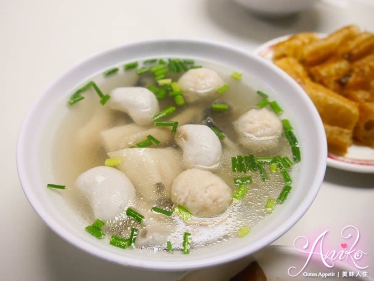 在地人早餐組合!台南80年老店必點肉燥飯+肉汁油條,澎派綜合湯1碗有5種配料 在地人早餐組合!台南80年老店必點肉燥飯+肉汁油條,澎派綜合湯1碗有5種配料