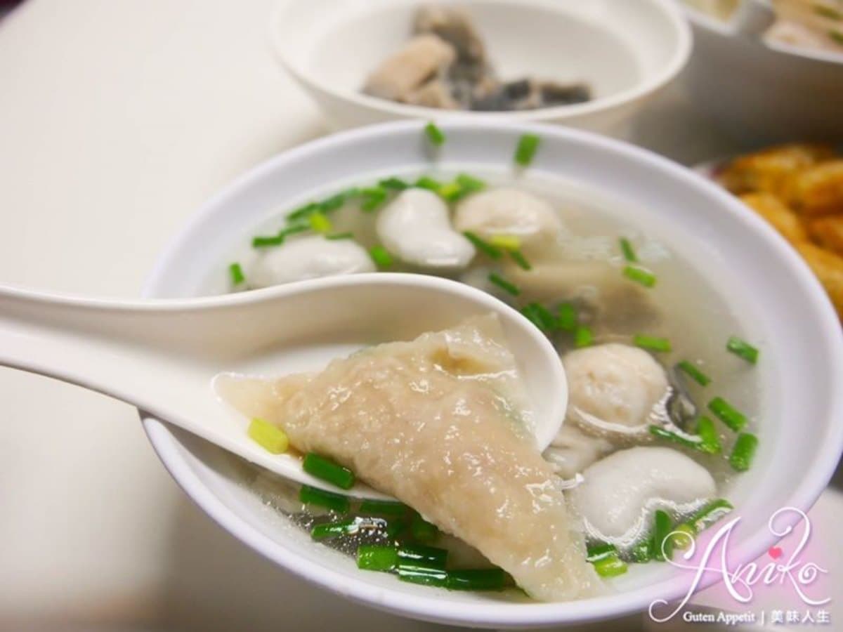在地人早餐組合!台南80年老店必點肉燥飯+肉汁油條,澎派綜合湯1碗有5種配料 在地人早餐組合!台南80年老店必點肉燥飯+肉汁油條,澎派綜合湯1碗有5種配料