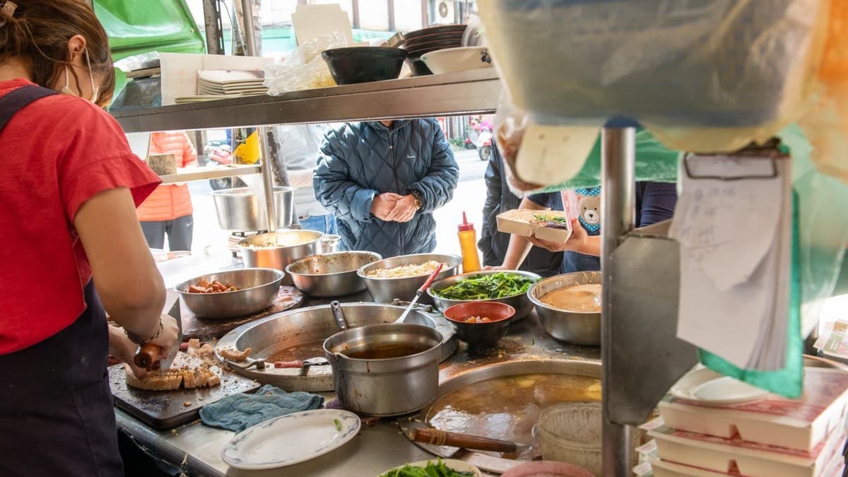 先收藏!燒肉飯老店「沒扛棒」卻超夯,一口酥香配薑絲再點「隱藏版」蒸蛋更下飯 先收藏!燒肉飯老店「沒扛棒」卻超夯,一口酥香配薑絲再點「隱藏版」蒸蛋更下飯