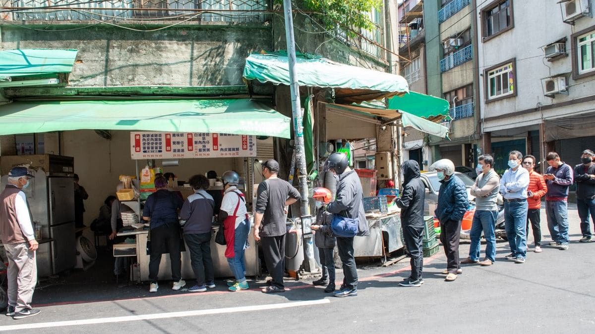 先收藏!燒肉飯老店「沒扛棒」卻超夯,一口酥香配薑絲再點「隱藏版」蒸蛋更下飯 先收藏!燒肉飯老店「沒扛棒」卻超夯,一口酥香配薑絲再點「隱藏版」蒸蛋更下飯