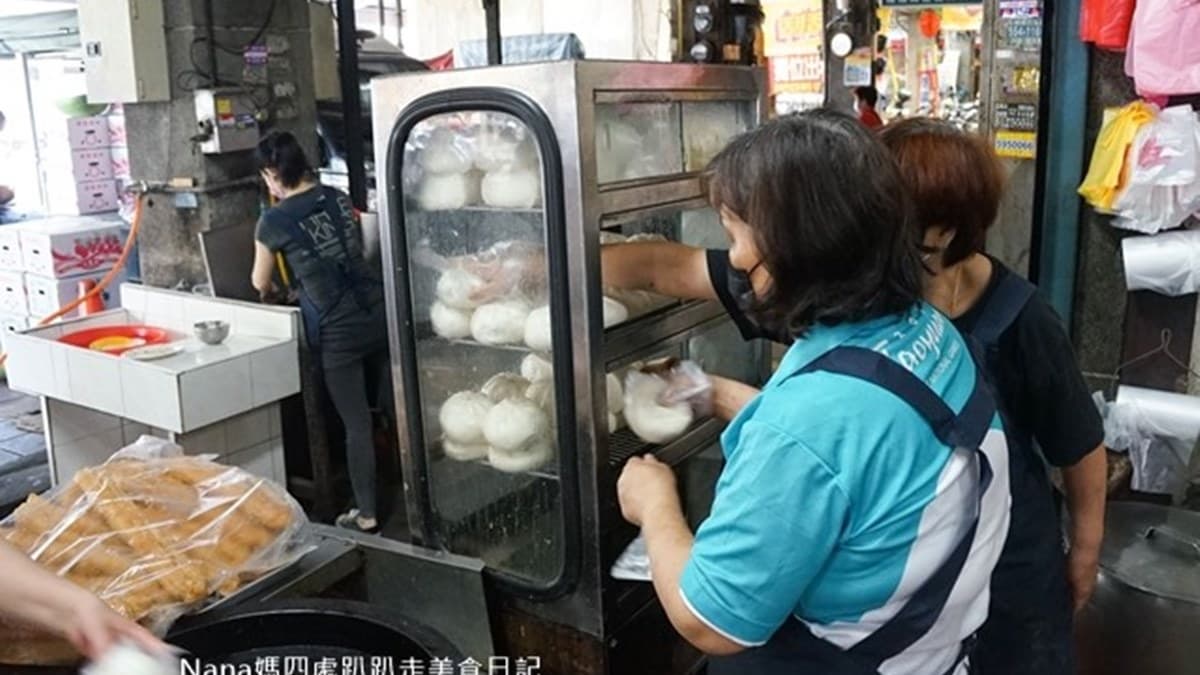 在地人從小吃到大!50年老店蛋餅包整塊油條、蘸「米漿」,神祕隱藏菜單也必嘗 在地人從小吃到大!50年老店蛋餅包整塊油條、蘸「米漿」,神祕隱藏菜單也必嘗