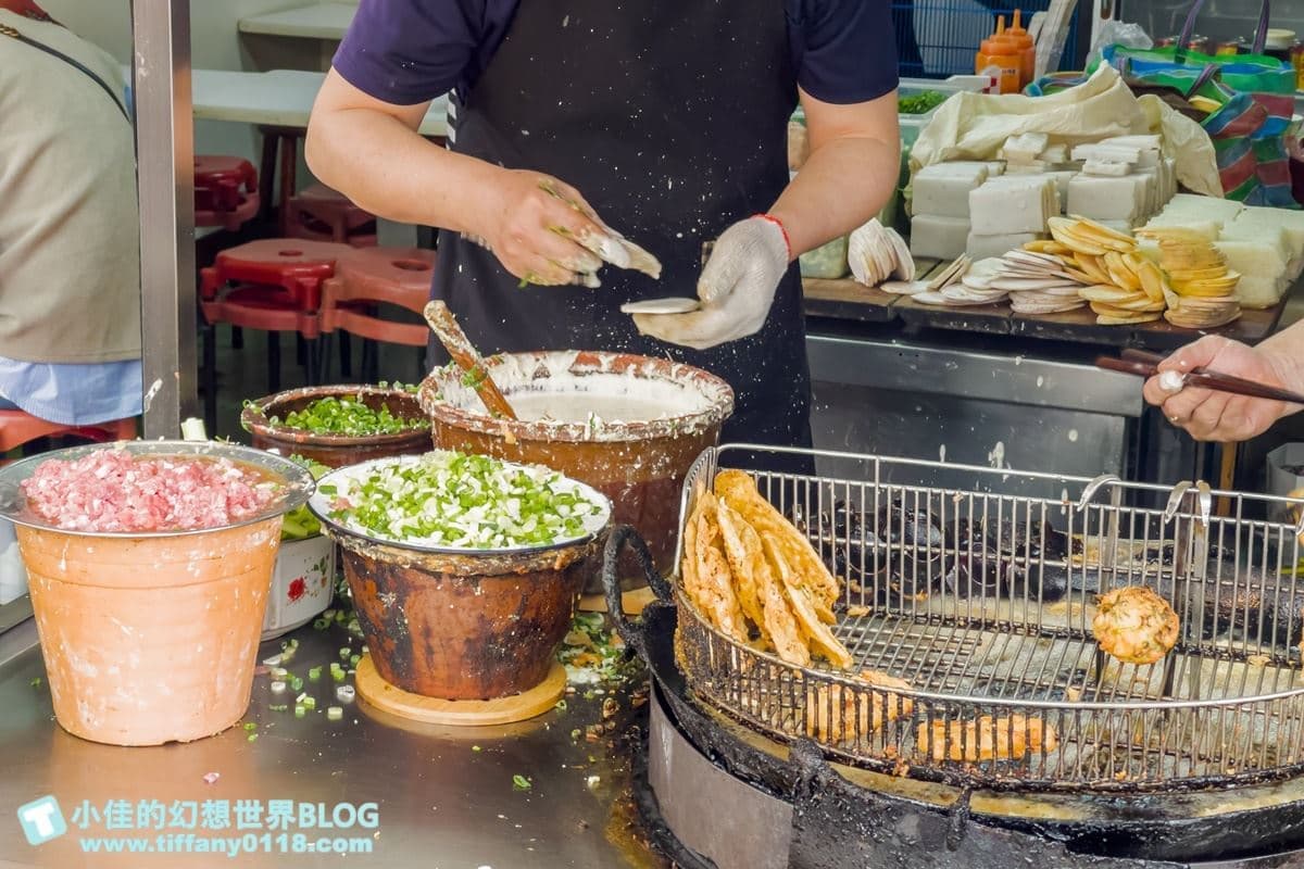 點一輪百元有找!新竹老店「現炸肉粿」一咬就噴香,「炸蒜頭」清甜多汁不蘸醬也好吃 點一輪百元有找!新竹老店「現炸肉粿」一咬就噴香,「炸蒜頭」清甜多汁不蘸醬也好吃