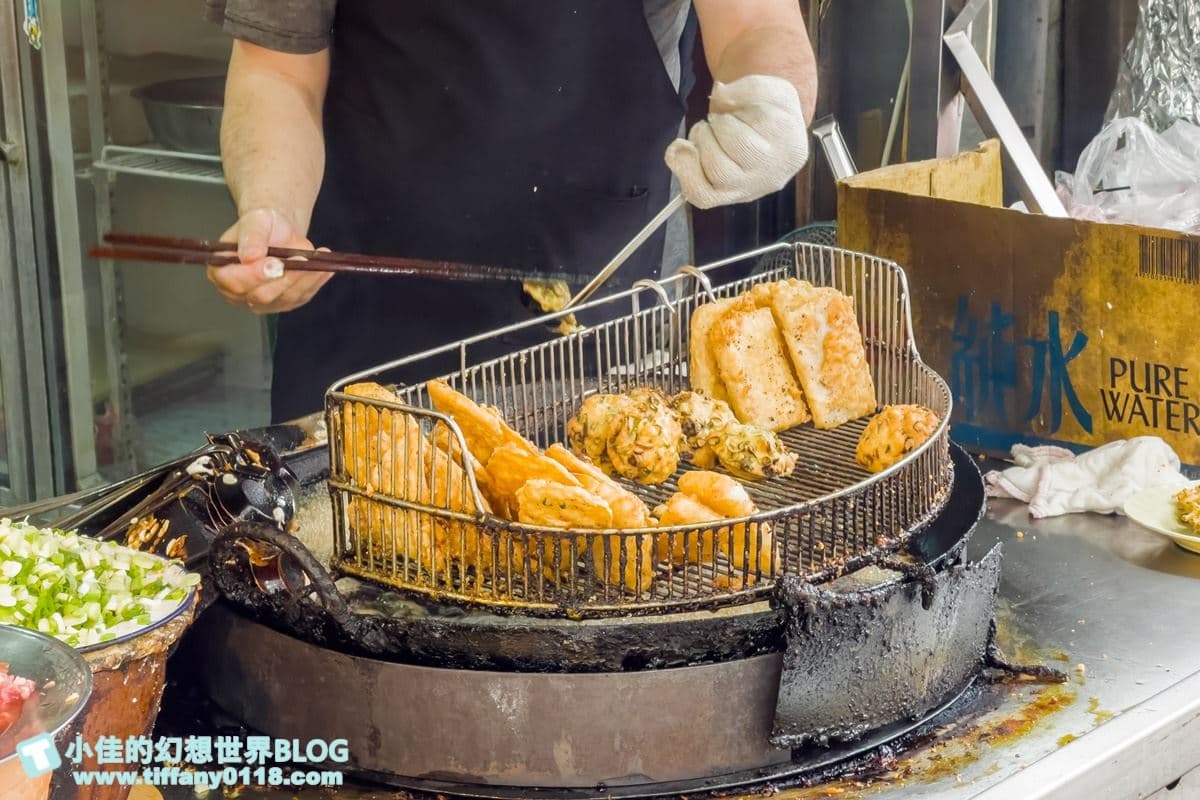 點一輪百元有找!新竹老店「現炸肉粿」一咬就噴香,「炸蒜頭」清甜多汁不蘸醬也好吃 點一輪百元有找!新竹老店「現炸肉粿」一咬就噴香,「炸蒜頭」清甜多汁不蘸醬也好吃