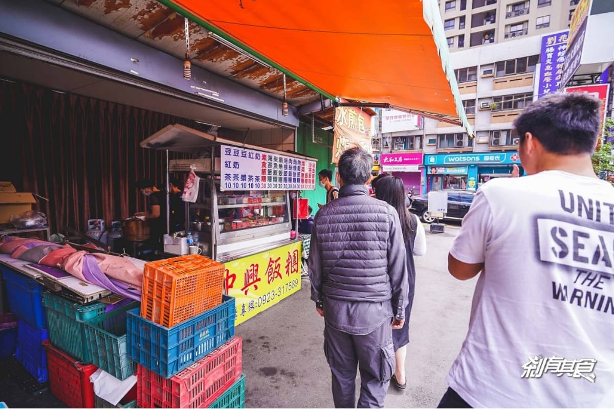 外帶吃最方便!台中7家高CP值飯糰:30年阿婆老店、客家小炒內餡、紫米雙色 外帶吃最方便!台中7家高CP值飯糰:30年阿婆老店、客家小炒內餡、紫米雙色