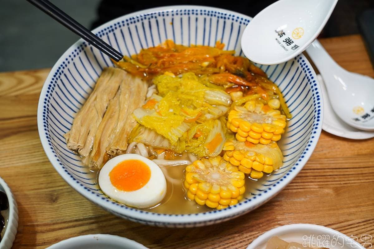 晚上11點也能外送!人氣粥店「燉雞粥」加浮誇松露醬,松阪豬搭「炸春捲皮」口感更豐富 晚上11點也能外送!人氣粥店「燉雞粥」加浮誇松露醬,松阪豬搭「炸春捲皮」口感更豐富