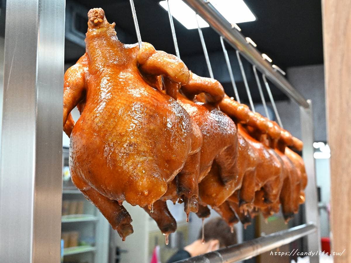 高CP值港式快餐!必點雙拼油雞撈麵百元有找,外帶還有藥膳雞湯免費喝 高CP值港式快餐!必點雙拼油雞撈麵百元有找,外帶還有藥膳雞湯免費喝