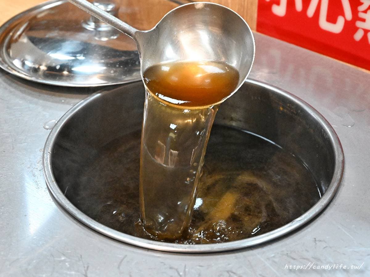 高CP值港式快餐!必點雙拼油雞撈麵百元有找,外帶還有藥膳雞湯免費喝 高CP值港式快餐!必點雙拼油雞撈麵百元有找,外帶還有藥膳雞湯免費喝