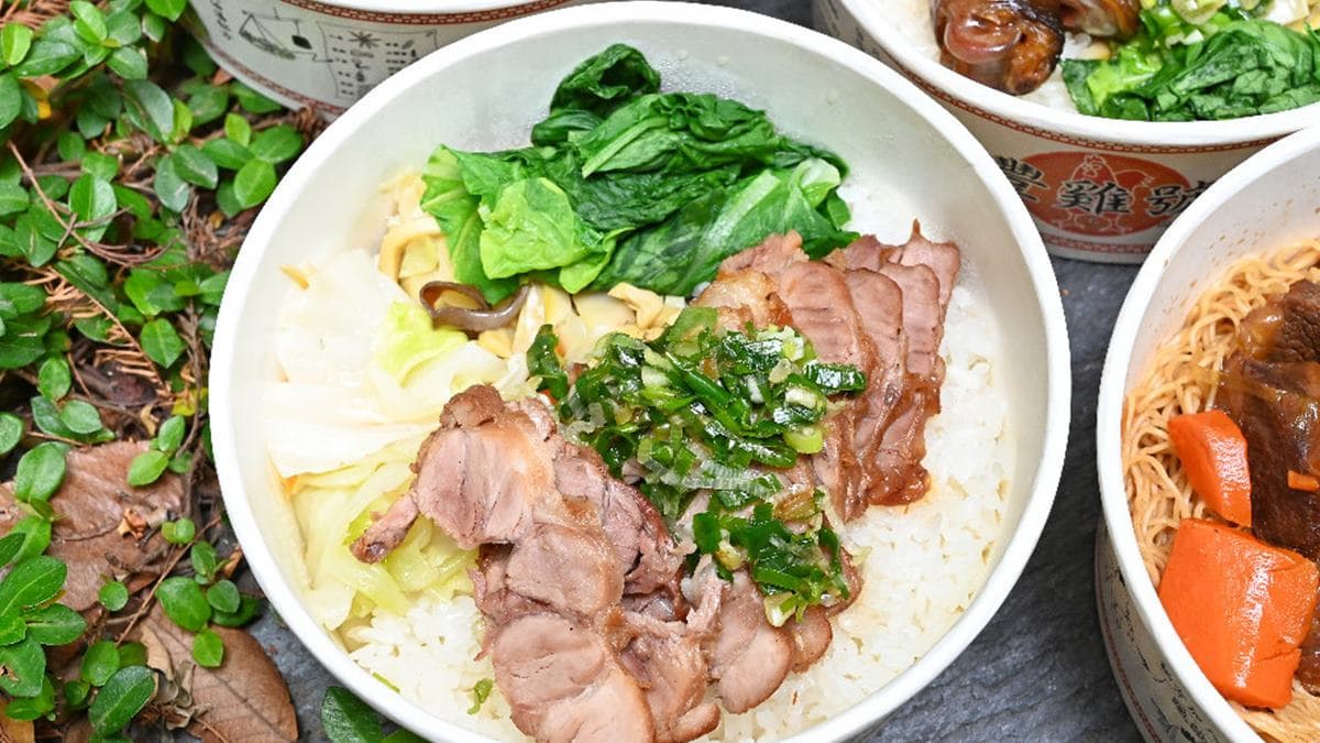 高CP值港式快餐!必點雙拼油雞撈麵百元有找,外帶還有藥膳雞湯免費喝 高CP值港式快餐!必點雙拼油雞撈麵百元有找,外帶還有藥膳雞湯免費喝