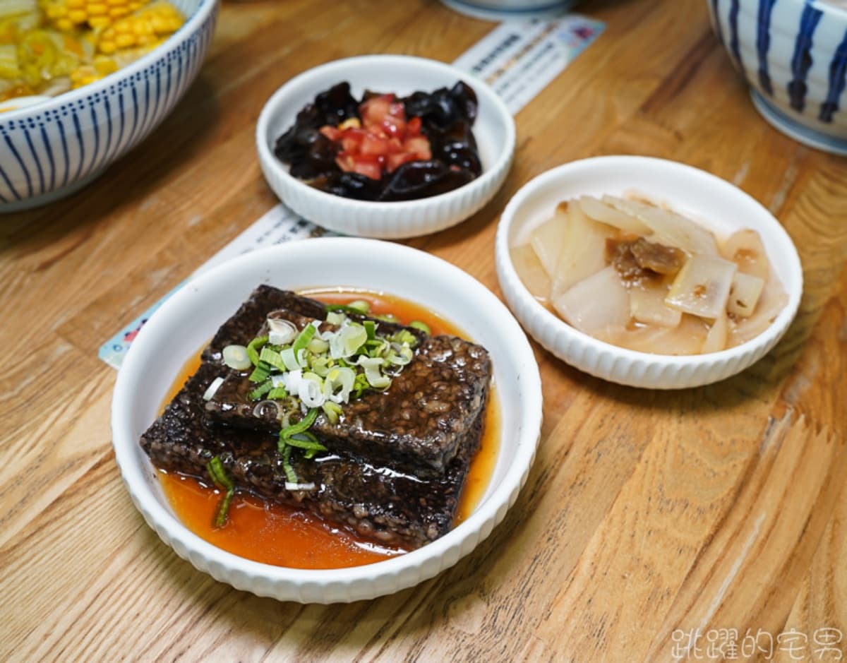 晚上11點也能外送!人氣粥店「燉雞粥」加浮誇松露醬,松阪豬搭「炸春捲皮」口感更豐富 晚上11點也能外送!人氣粥店「燉雞粥」加浮誇松露醬,松阪豬搭「炸春捲皮」口感更豐富