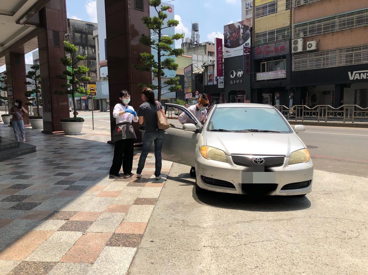 190元起就能吃!海底撈推爆量「撈撈獨享鍋」,再送現切水果、涼菜、飲料 190元起就能吃!海底撈推爆量「撈撈獨享鍋」,再送現切水果、涼菜、飲料