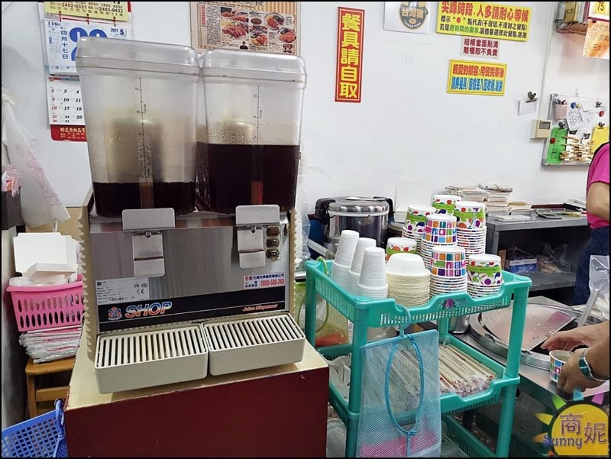網推超人氣燒臘店!選擇困難症先嗑大分量「三寶飯」,秒殺級烤鴨腿晚來吃不到 網推超人氣燒臘店!選擇困難症先嗑大分量「三寶飯」,秒殺級烤鴨腿晚來吃不到
