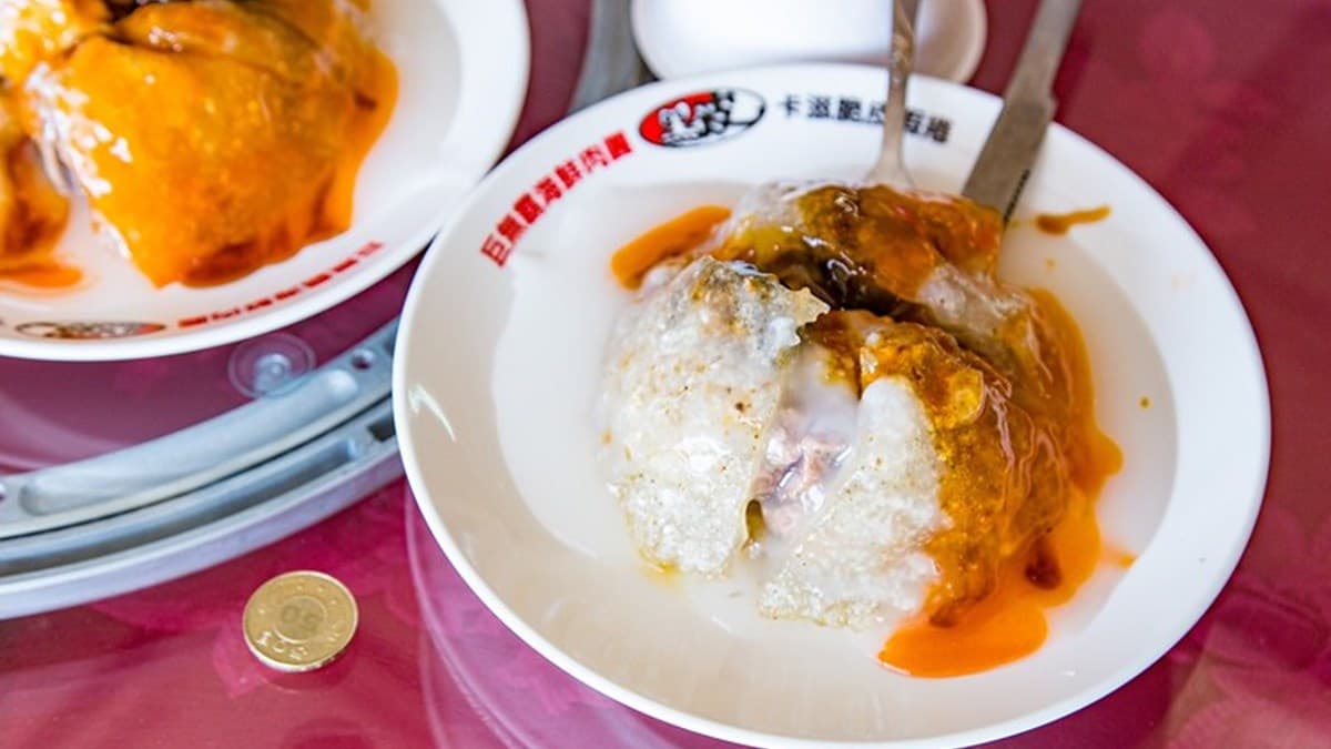 比臉還大!30年海鮮餐廳暴紅「巨無霸肉圓」得用刀叉吃,滿滿8種餡料1顆只要90元 比臉還大!30年海鮮餐廳暴紅「巨無霸肉圓」得用刀叉吃,滿滿8種餡料1顆只要90元