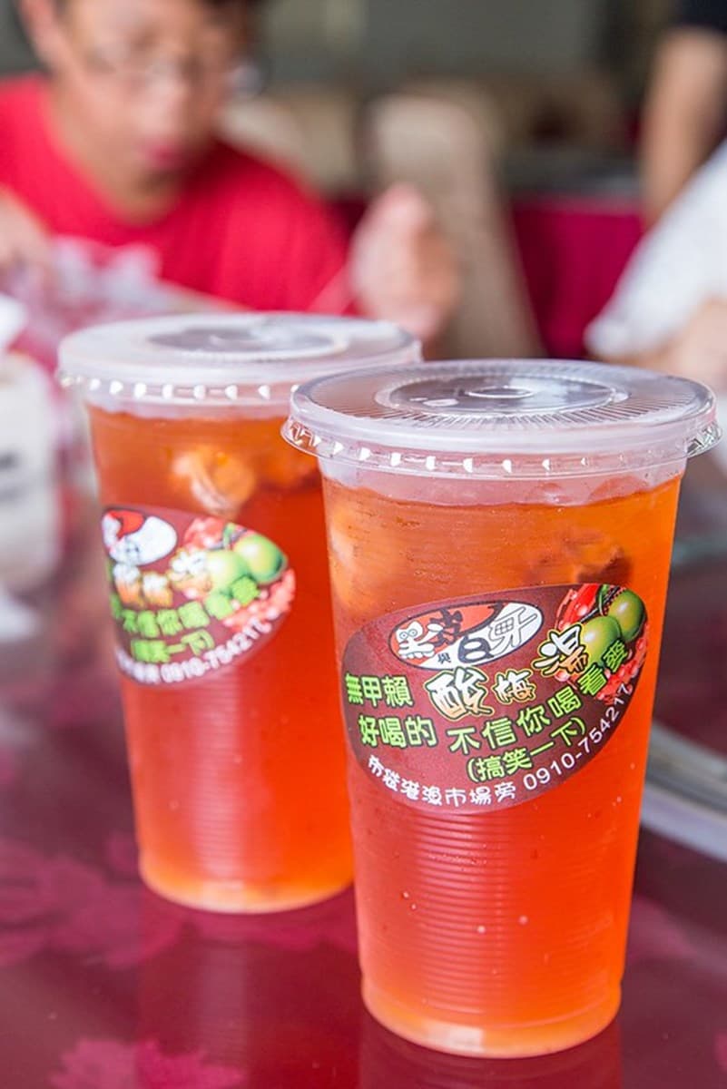 比臉還大!30年海鮮餐廳暴紅「巨無霸肉圓」得用刀叉吃,滿滿8種餡料1顆只要90元 比臉還大!30年海鮮餐廳暴紅「巨無霸肉圓」得用刀叉吃,滿滿8種餡料1顆只要90元