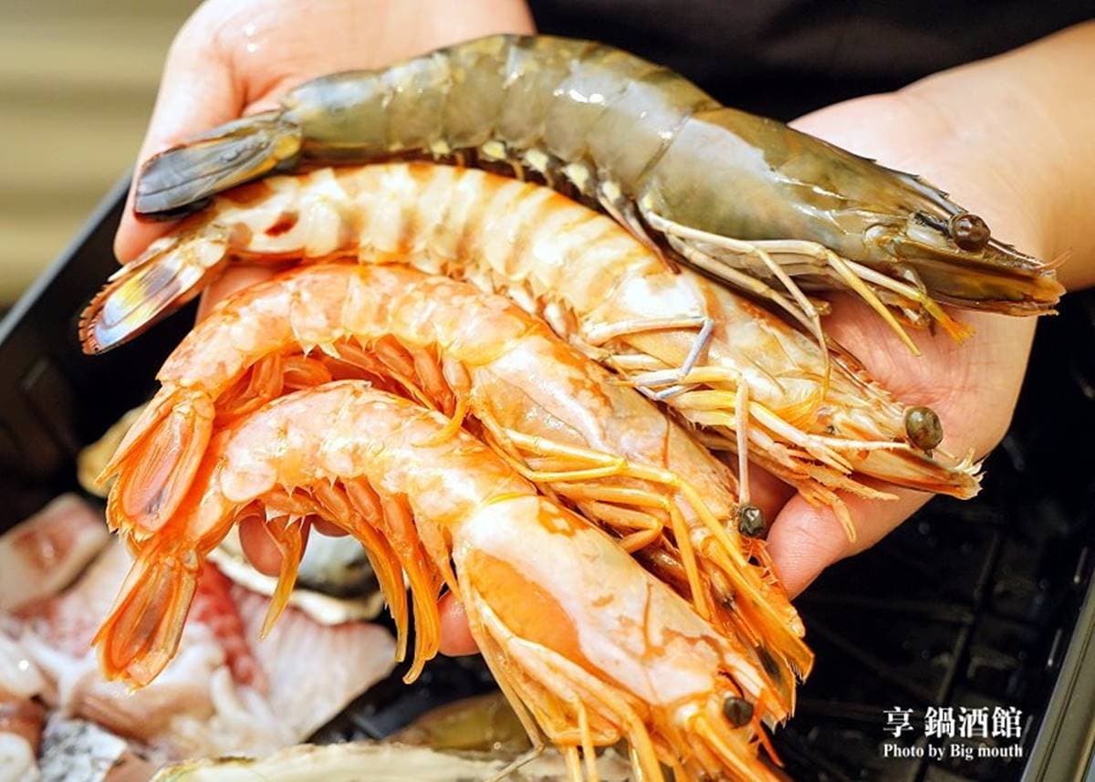 讓你吃到爽!祕製火鍋外帶套餐「買多少送多少」,必點2個手掌大草蝦、Prime級翼板牛 讓你吃到爽!祕製火鍋外帶套餐「買多少送多少」,必點2個手掌大草蝦、Prime級翼板牛